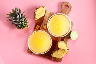 Sticker  Vue de dessus de boissons sucrées à l'ananas
