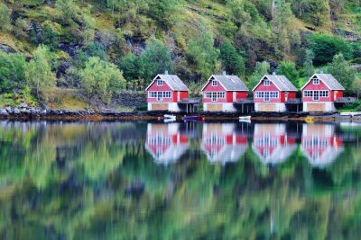 Vue panoramique du lac et de la pêche cabanes à Flam, Norvège