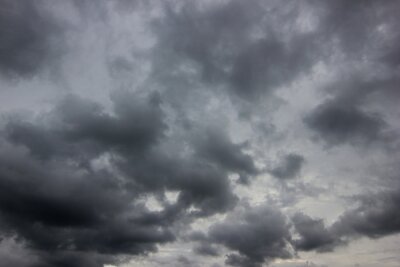 Sticker  Thaïlande - les nuages ​​forment un ciel gris ou noir avant un orage.