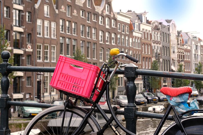 Tableau  Amsterdam et un vélo avec un panier