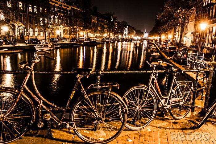 Tableau  Amsterdam la nuit avec des vélos