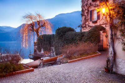 Architecture méditerranéenne le soir