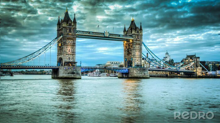 Tableau  Architecture urbaine moderne le soir