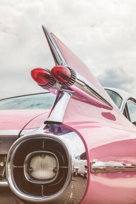 Arrière d'une voiture classique rose