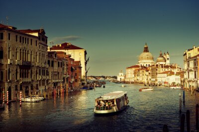 Tableau  Bateau avec des touristes à Venise