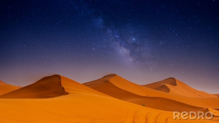 Tableau  Beautiful sand dunes in the Sahara desert.