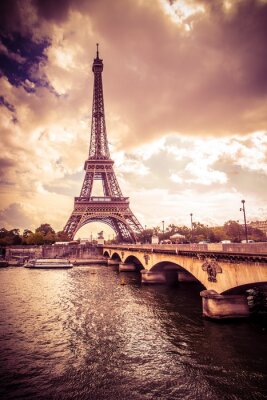 Tableau  Belle Tour Eiffel à Paris, France sous la lumière dorée