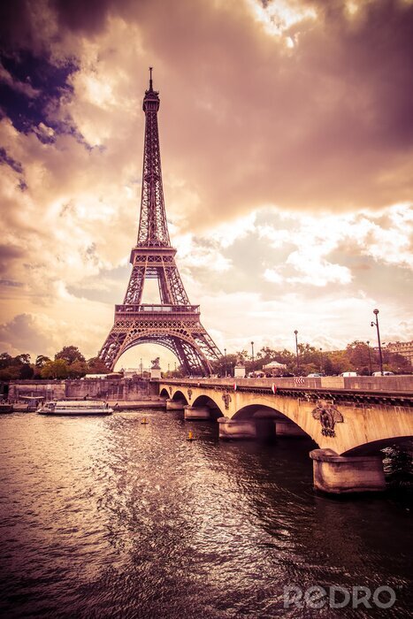 Tableau  Belle Tour Eiffel à Paris, France sous la lumière dorée