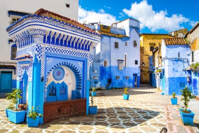 Tableau  Belle vue sur la place dans la ville bleue de Chefchaouen. Lieu: Chefchaouen, Maroc, Afrique. Image artistique. Monde de beauté