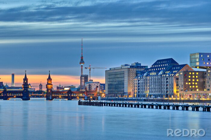 Tableau  Berlin et le pont sur le fleuve