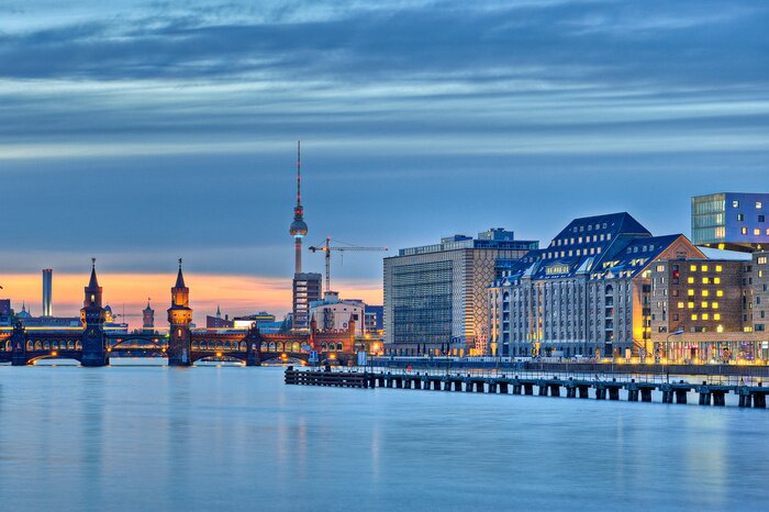 Tableau  Berlin et le pont sur le fleuve