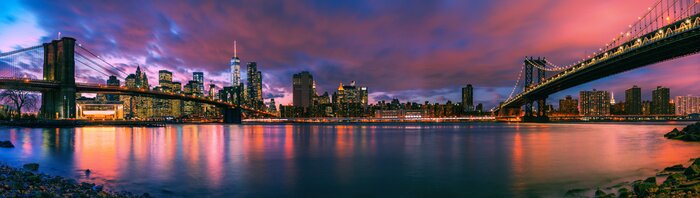 Tableau  Brooklyn bridge and Manhattan bridge after sunset, New York City