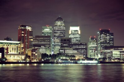 Canary Wharf de Londres la nuit