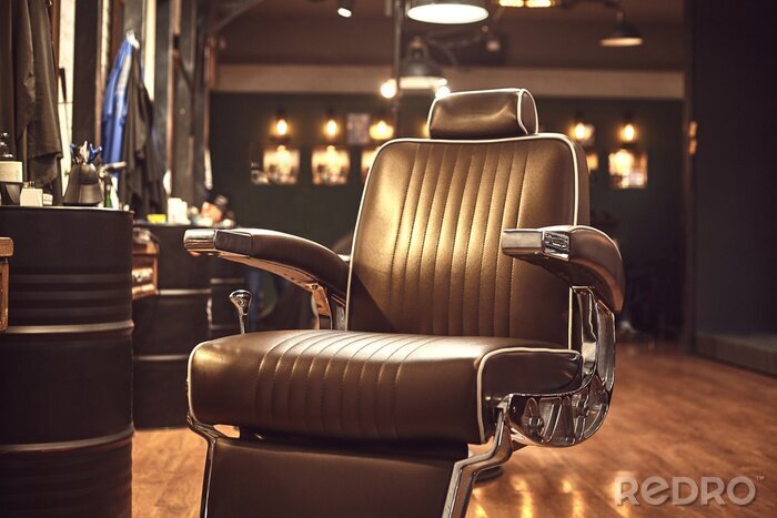 Tableau  Chaise en cuir marron dans le salon de coiffure. Style loft