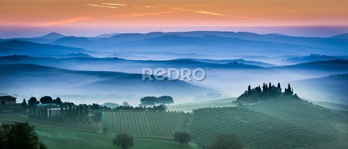 Tableau  Champs verts et prairies et coucher du soleil en Toscane