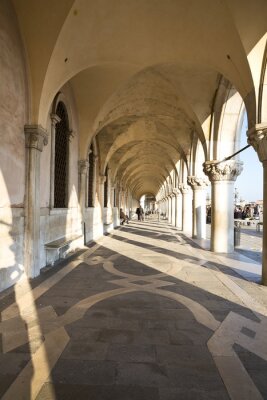 Cloître à Venise sous le soleil