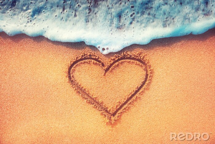 Tableau  Coeur sur un sable de plage avec vague sur fond