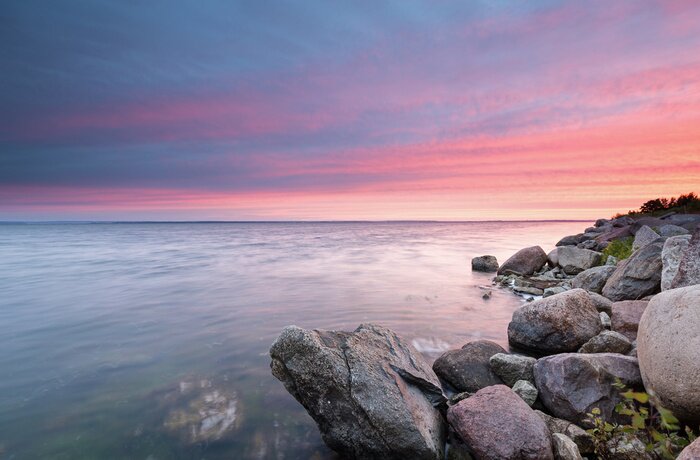 Tableau  Coucher de soleil sur la mer et la côte rocheuse