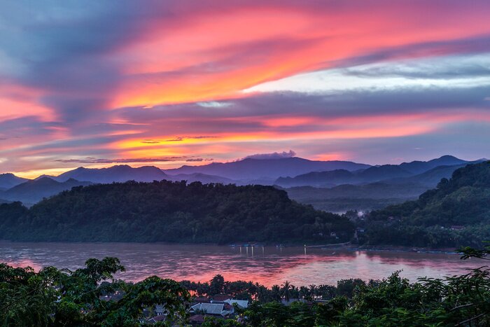 Tableau  Coucher de soleil sur le fleuve Mékong, le mont Phousi, Luang Prabang, Laos