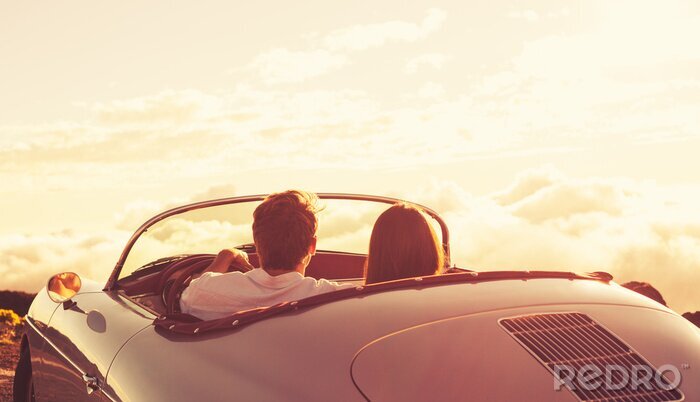 Tableau  Couple au coucher du soleil dans la voiture Classic Vintage