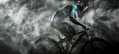 Tableau  Cycliste vélo en VTT avec pluvieux, brumeux sur fond noir.