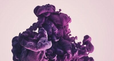 Encre violette dans l'eau