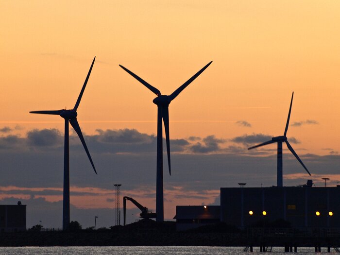 Tableau  Eolienne et ciel du soir