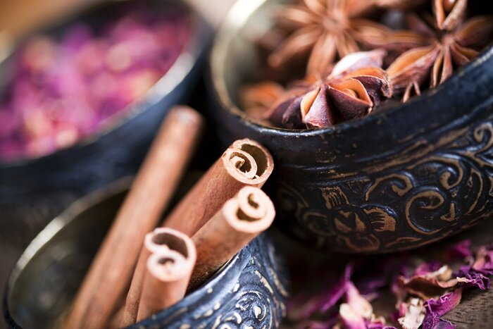 Tableau  Épices aromatiques dans des bols