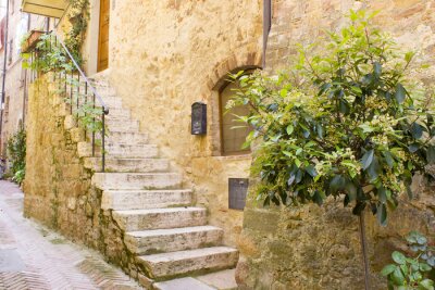 Escalier dans une ruelle en Italie