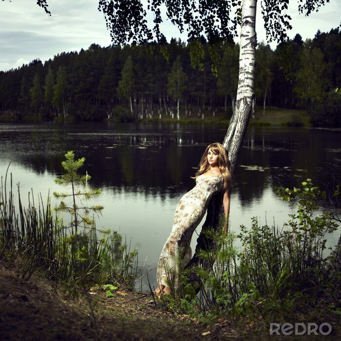 Tableau  Femme adossée à un arbre