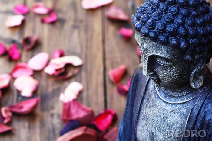 Tableau  Figurine de Bouddha et pétales de rose