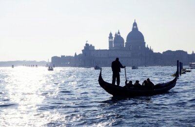 Tableau  Gondoles de Venise sur le fond de la ville