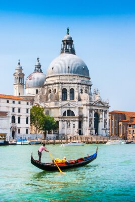 Gondolier et basilique de Venise en arrière-plan