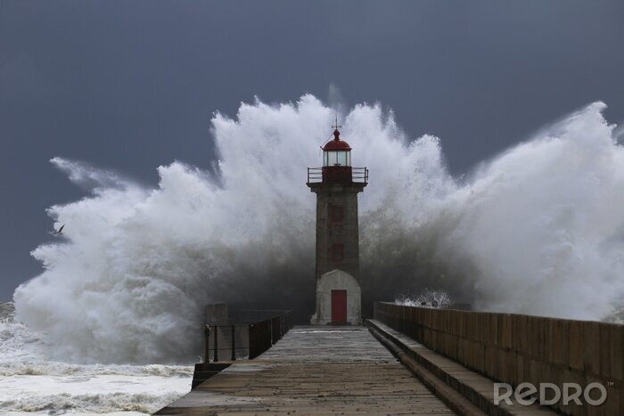 Tableau  Gros orage avec grosses vagues près d'un phare