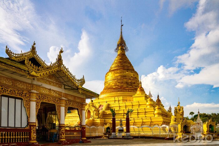 Tableau  It's Kuthodaw Pagoda (Mahalawka Marazein), (Royal Merit), is a Buddhist stupa, in Mandalay, Burma (Myanmar), that contains the world's largest book.