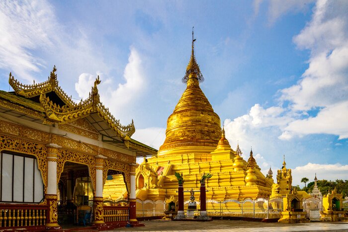 Tableau  It's Kuthodaw Pagoda (Mahalawka Marazein), (Royal Merit), is a Buddhist stupa, in Mandalay, Burma (Myanmar), that contains the world's largest book.