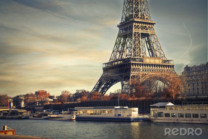 Tableau  La Tour Eiffel au bord du fleuve