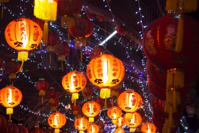 Tableau  Lanternes chinoises la nuit, décorations du Nouvel An chinois (le texte signifie bonne chance)