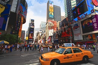 Tableau  Le célèbre Times Square à Mid-ville de Manhattan - une vue grand angle