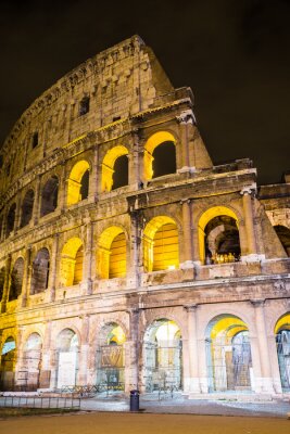 Le Colisée à Rome la nuit