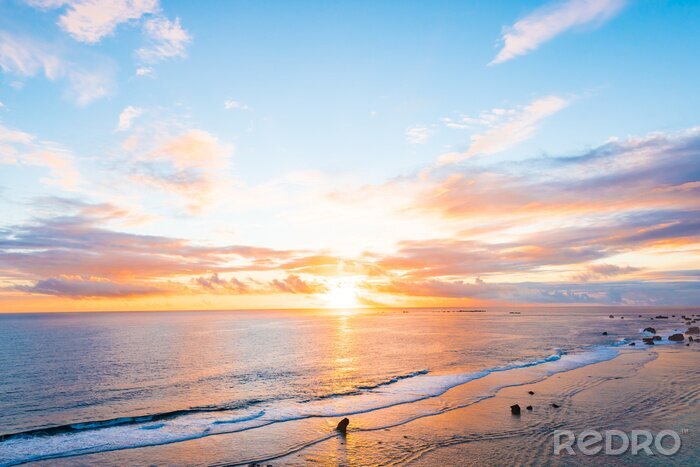 Tableau  Lever du soleil, mer, paysage marin. Okinawa, Japon.