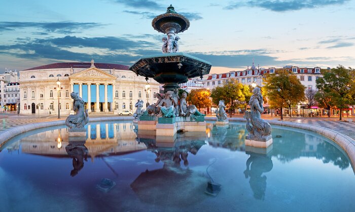 Tableau  Lisbonne et la place du Rossio au crépuscule