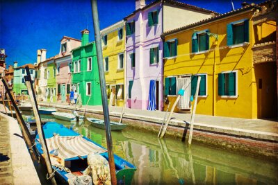 Maisons colorées sur un canal vénitien
