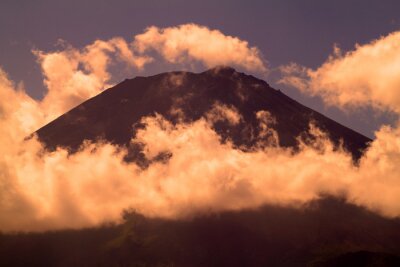 Mont Fuji dans les nuages