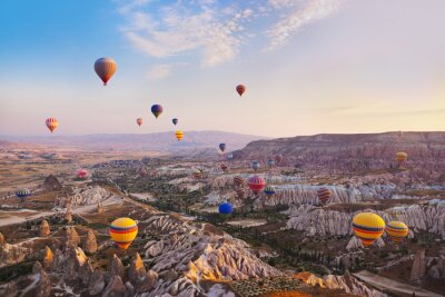 Montgolfière survolant la Cappadoce en Turquie