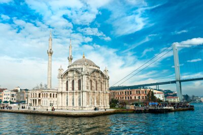 Mosquée Ortaköy et le pont du Bosphore, Istanbul, Turquie.