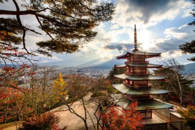 Mt. Fuji avec les couleurs d'automne au Japon.