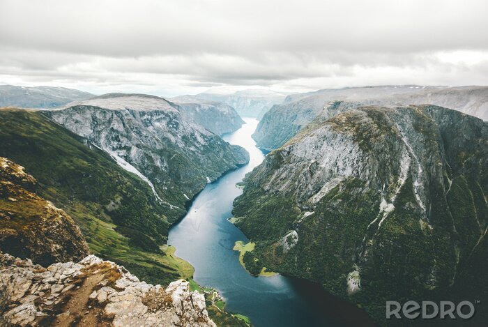Tableau  Norvège paysage fjord et montagnes vue aérienne Naeroyfjord beaux paysages sites naturels scandinaves