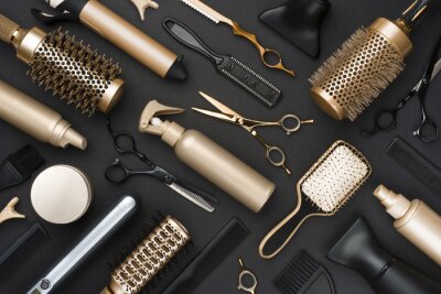 Outils de coiffure élégants sur fond noir