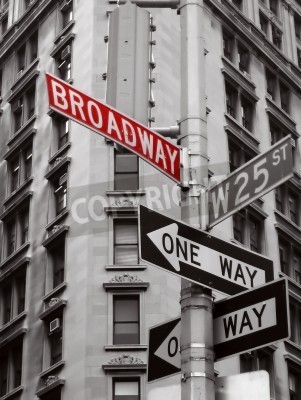 Tableau  panneau rouge broadway dans une photo noir et blanc de signes de la ville new york